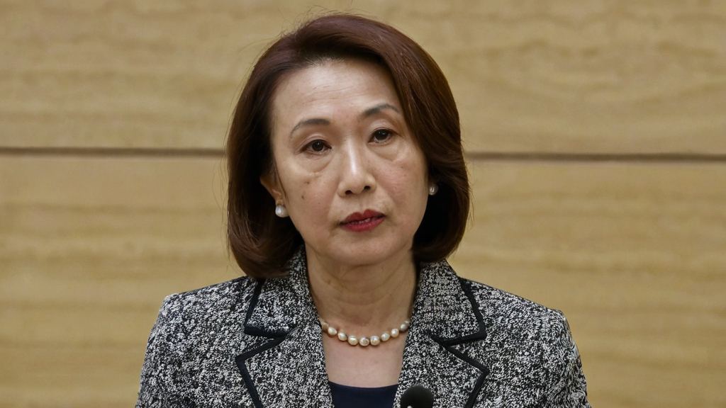 消防员们不仅会救火还会吃瓜，娱乐吃瓜酱消防员作业引爆网络热议